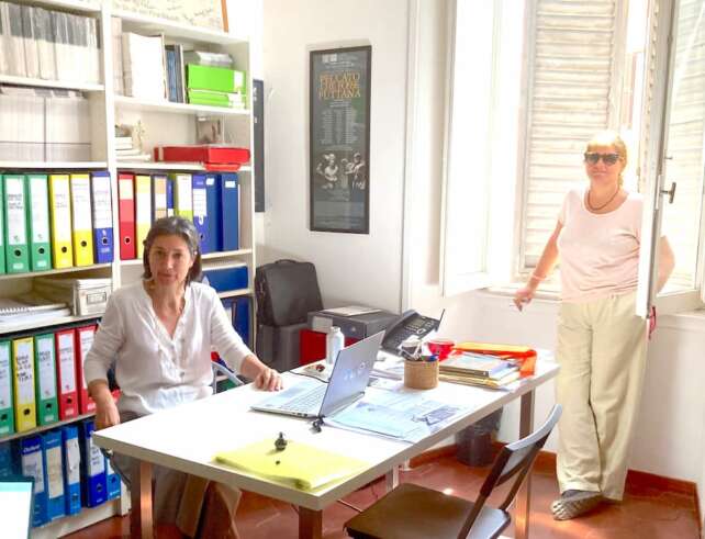 ROBERTA E CLAUDIA IN UFFICIO