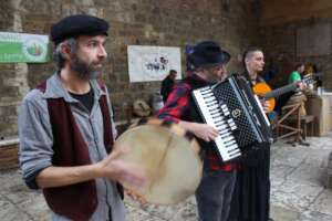 Musica dal vivo al mercato del Biodistretto di San Gimignano